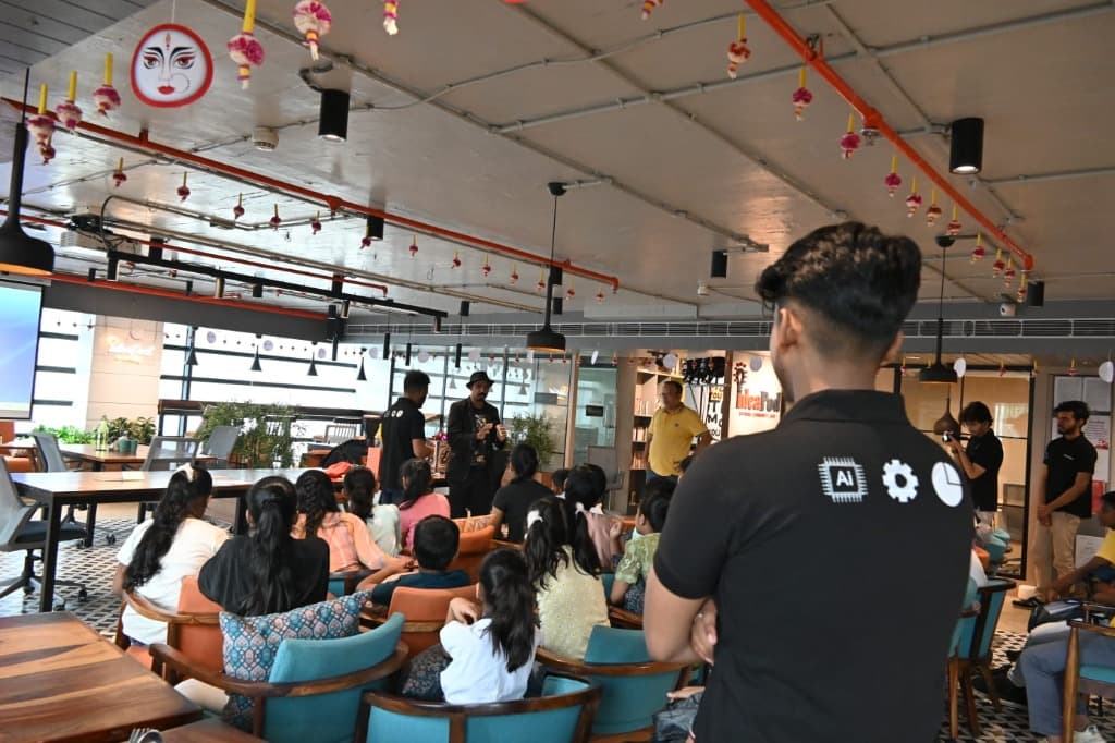 Taking the stage & mentoring young builders 🎤⚡